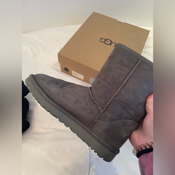 Ugg Classic Short II in gray - Picture 9 of 16